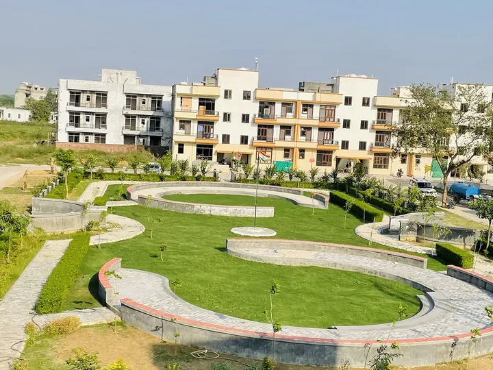 Royal Castle 3 BHK floors — site photograph